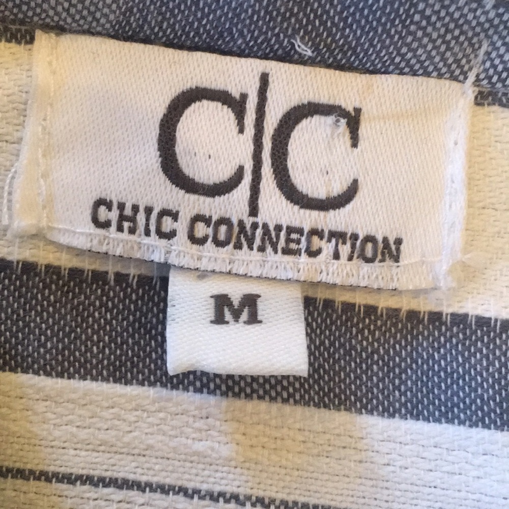 Chic Connection Blouse in Medium - Picture 11 of 13